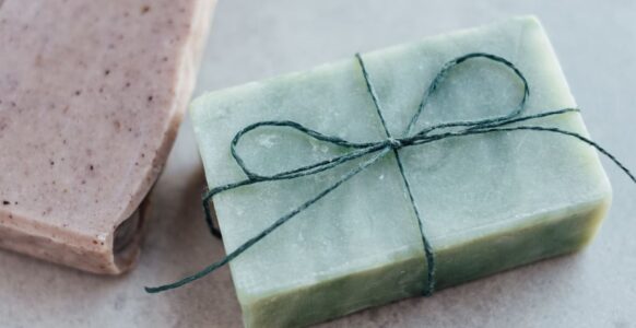 DIY Floral Soap... Because Soap Doesn't Have to Be Ugly!