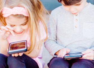 Keep Your Kids Entertained With These Family-Friendly Apps