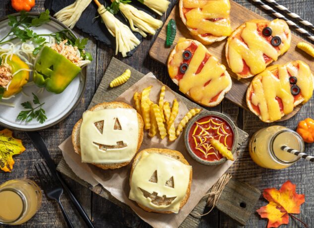 Plan a Kids Halloween Party with These Spooky Snacks!