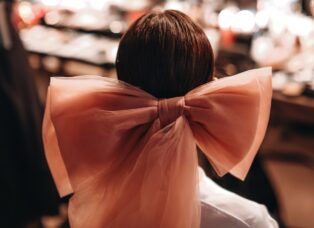 Why Big Bows Are Stealing the Fashion Spotlight?