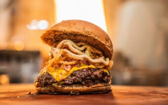 Smashed Burgers and the Global Obsession with Crispy Beef Patties