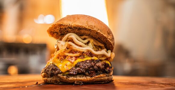 Smashed Burgers and the Global Obsession with Crispy Beef Patties