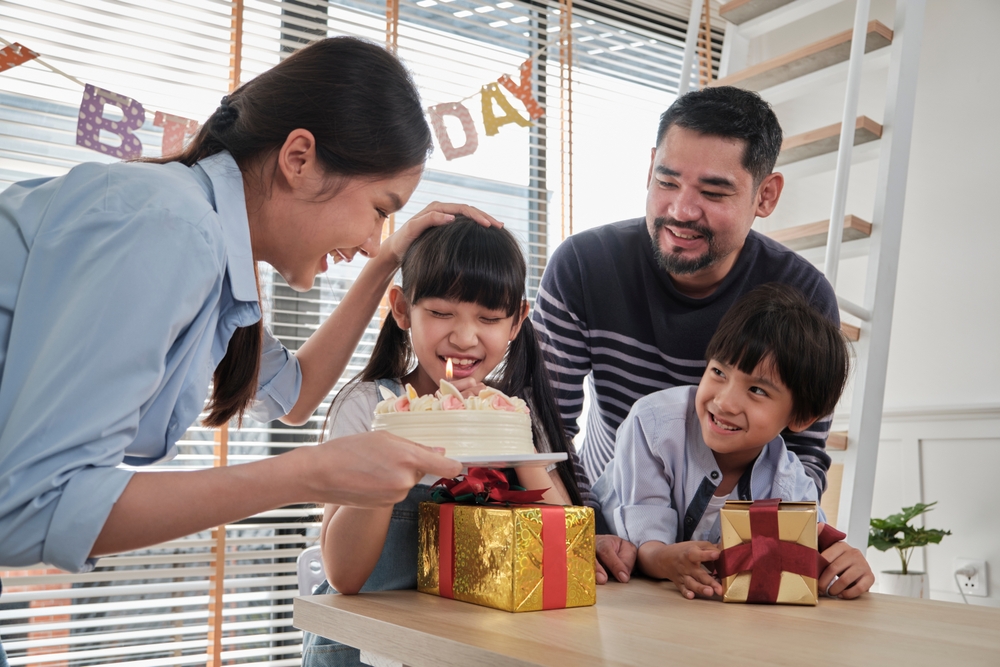 Should Siblings Get Birthday Gifts Here’s What Child Experts Really Think