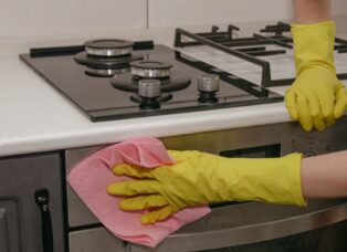 DIY Stove Cleaning Hacks That Make Grease Disappear Like Magic