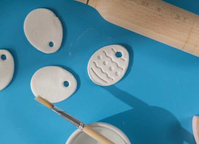 Air-Dry Clay Trinket Dishes Are 2026’s Easiest Handmade Gift
