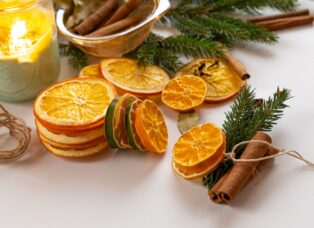 How to Make a Cinnamon Stick and Dried Orange Garland?